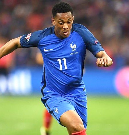 TheHeadtoHead's tweet photo. Which French forward is better when aged 20? Past or present...🇫🇷

RT for Henry
LIKE for Martial https://t.co/j0bQfCEgaz