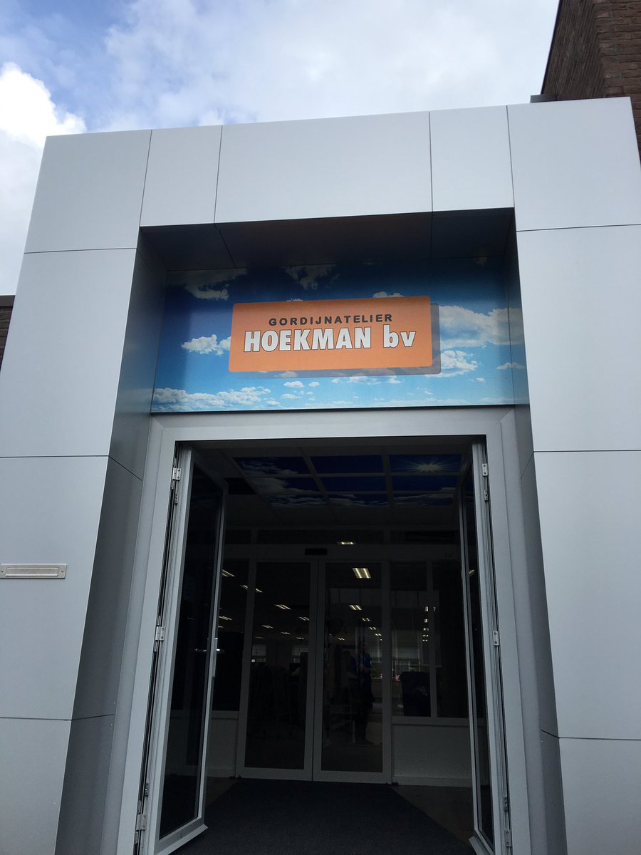 Nieuwe #entree met speciale led-verlichting in #systeemplafond #genemuiden