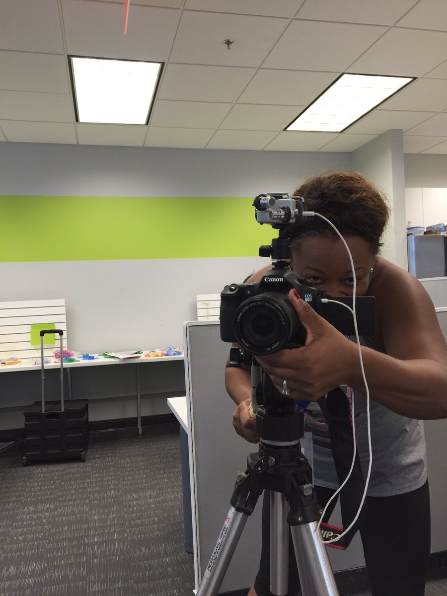 MantisEDU's tweet image. We successfully completed the #BYOB #MakerSpace session. Filmed by @TriPointMedia.#STEMBot