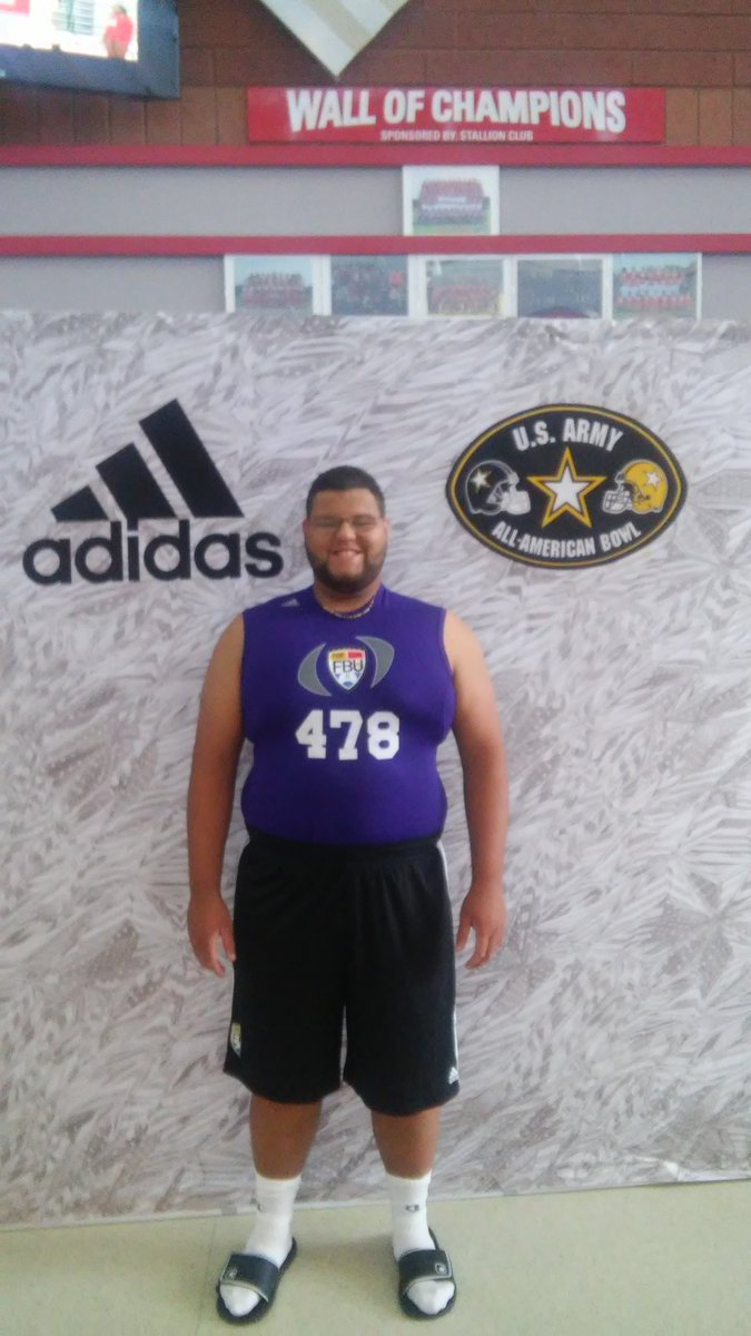 JonathanVega68's tweet photo. Representing for the Sunshine State at FBU. #BuiltByRidge #BuiltByPolkCounty #BuiltByTate https://t.co/muyRBfIite