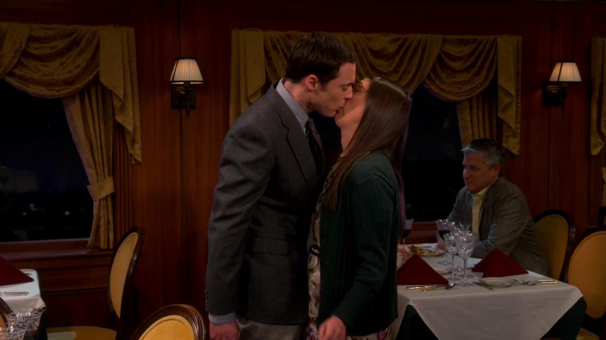 DeityUa's tweet photo. Продовжуємо озвучення #BigBangTheory вийшла серія з поцілунком Шелдона і Емі. Не пройшло і 10-ти сезонів))) https://t.co/NQSyPB2cHN