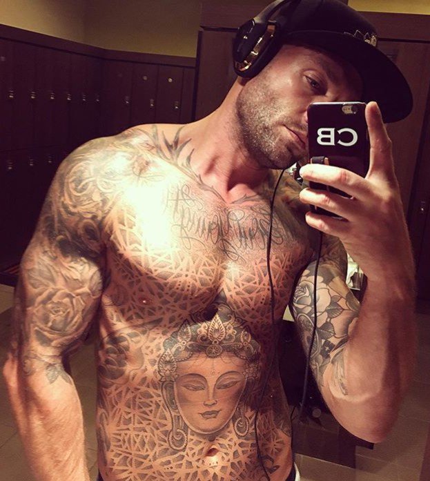 FitFamousMales's tweet photo. We love a shirtless snap from @CalumBest. He's a fitty. https://t.co/qSruzfPGhD