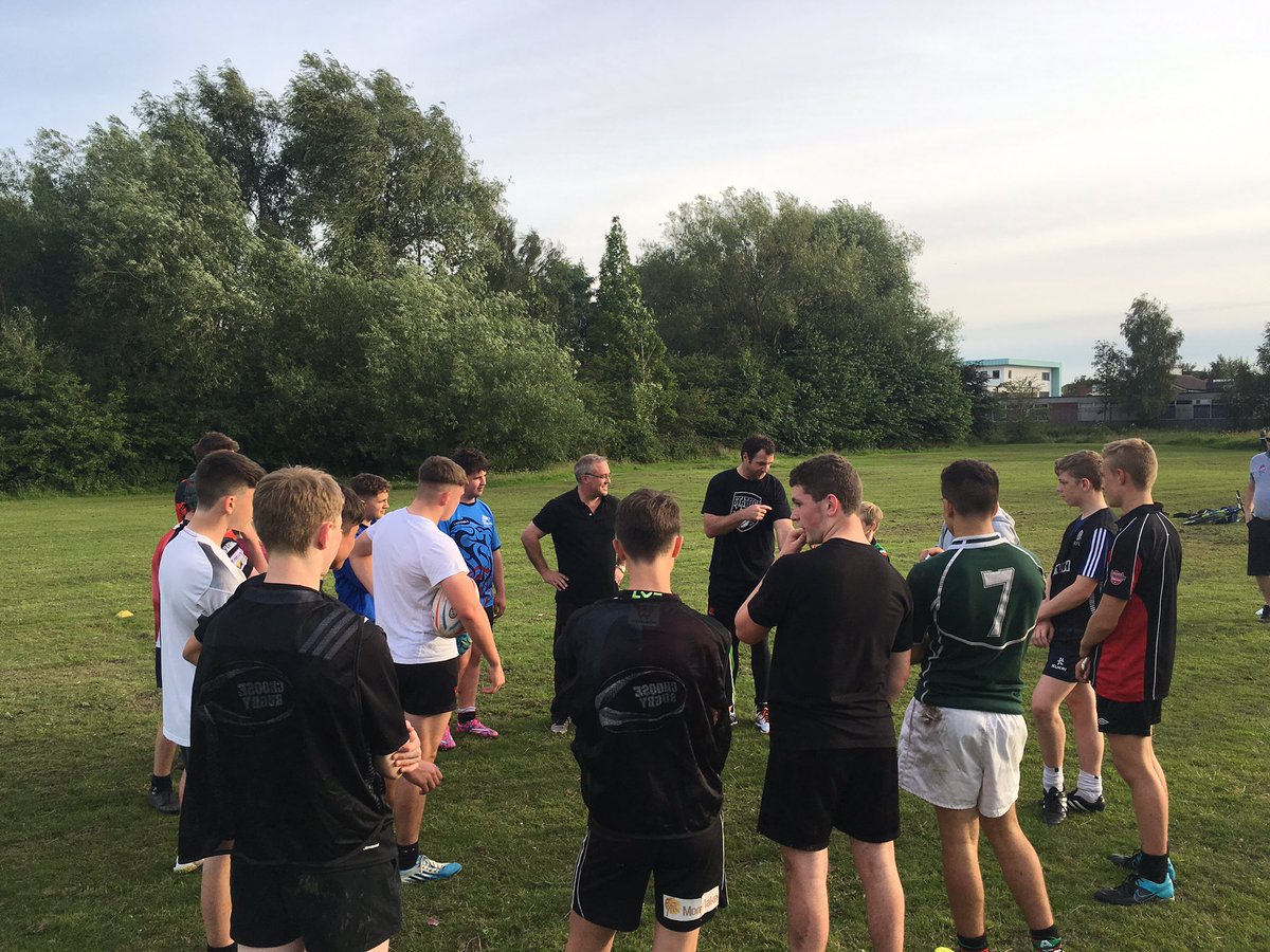 SalfordRLFC_F's tweet photo. Big thanks to Adrian Morley for coming down to @STRaiders14s training session @SalfordDevils https://t.co/wZLdTM48GS
