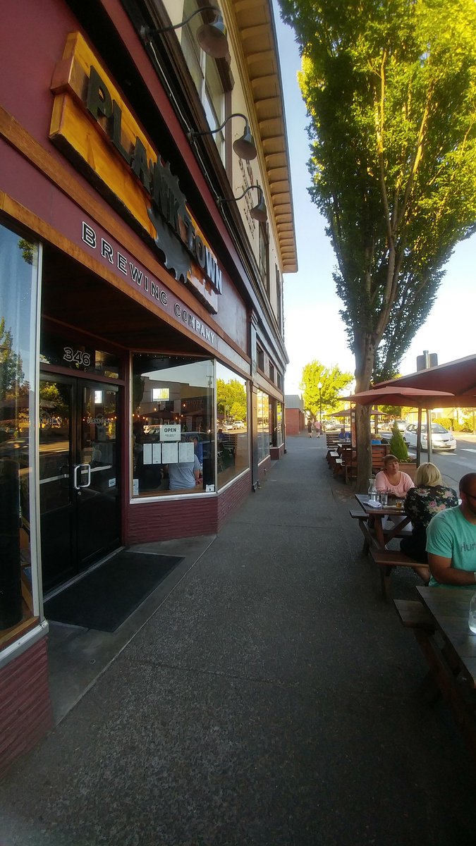 planktownbrew's tweet photo. Happy beautiful Friday!  Come grab a beverage on our patio and get a #growler of beer for $8 2-5pm today! https://t.co/5WZuBBkgEm