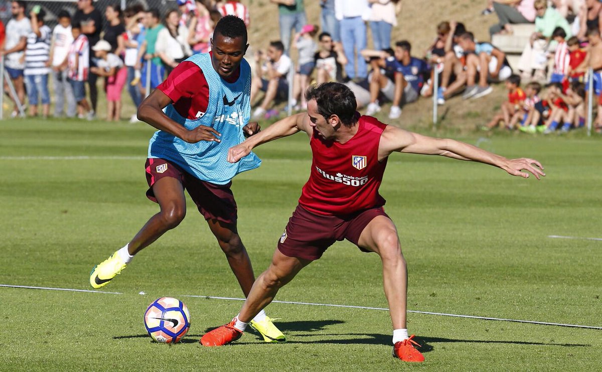 diegogodin's tweet photo. Terminando el segundo día de entrenamiento! https://t.co/phxxddUqTw