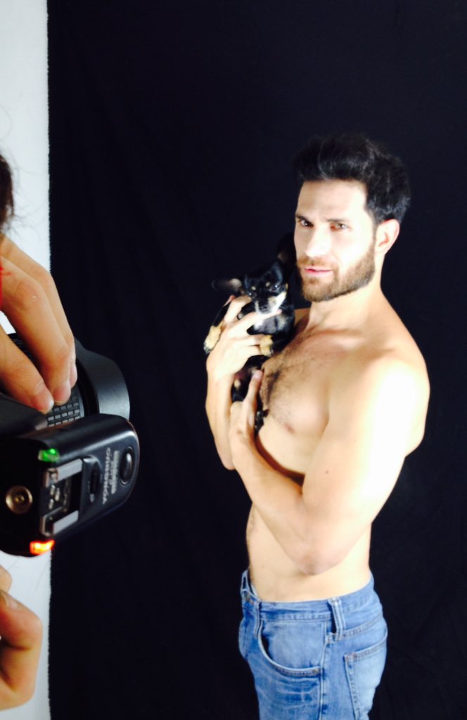 Tribusmx's tweet photo. En Shooting con @alvaronates para la campaña #MeAdoptas? de @TottemAnimal Photos by @james_lulo https://t.co/m094ziqtvA