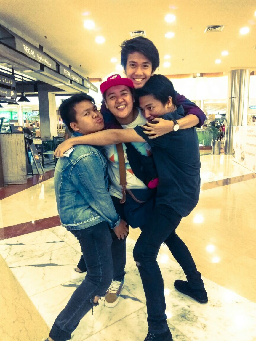Omen_Lho's tweet photo. ❤️ sampaiii kapann pun! 😉 @AlvaroMaldini1 @iqbaale @TeukuRyz https://t.co/t1EGNkbhts