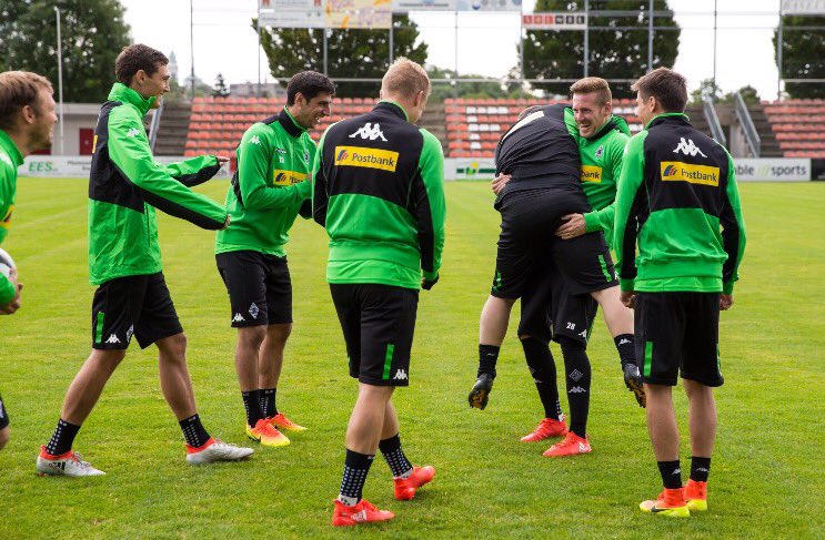 Die wichtigsten 5 Minuten in jedem Training!!😜⚽️ #ballhochhalten #ohrenschnipper #letzterball #allerletzterball