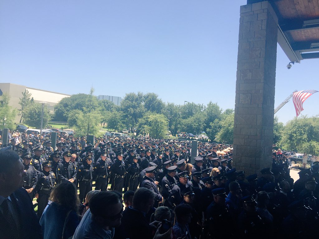 DallasPD's tweet photo. Officers from near and far line up to salute Sergeant Michael J. Smith, #6141 https://t.co/z2EXZf0K5j