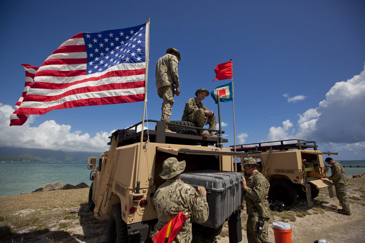 USPACOM's tweet photo. #USNavy #LCACs deliver @USMC equipment to USS #SanDiego for transport to Pohakuloa for #MarineCorps #RIMPAC training https://t.co/WXouY1ocdG