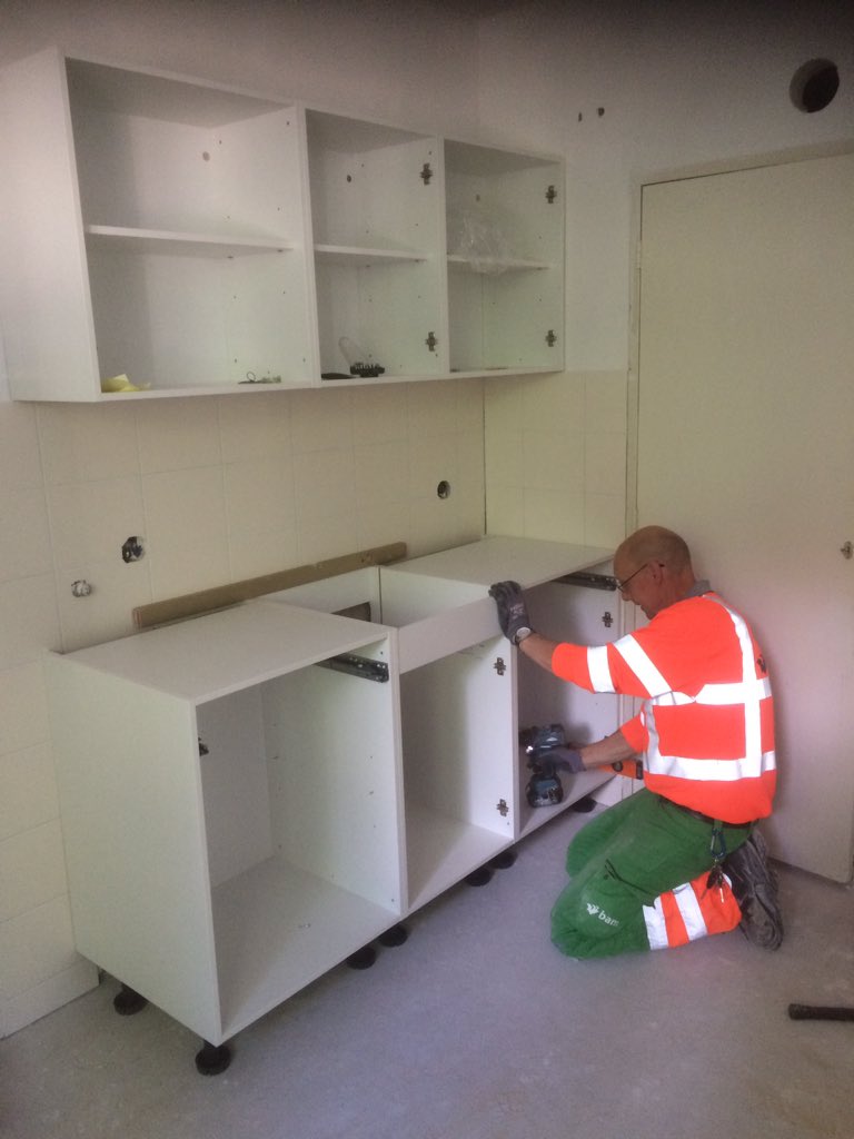 Ferd_Rooymans's tweet photo. Vandaag de laatste keuken van project 198 app groot onderhoud gezet#Bam#Sweelicnklaan https://t.co/DpZDvYFWce