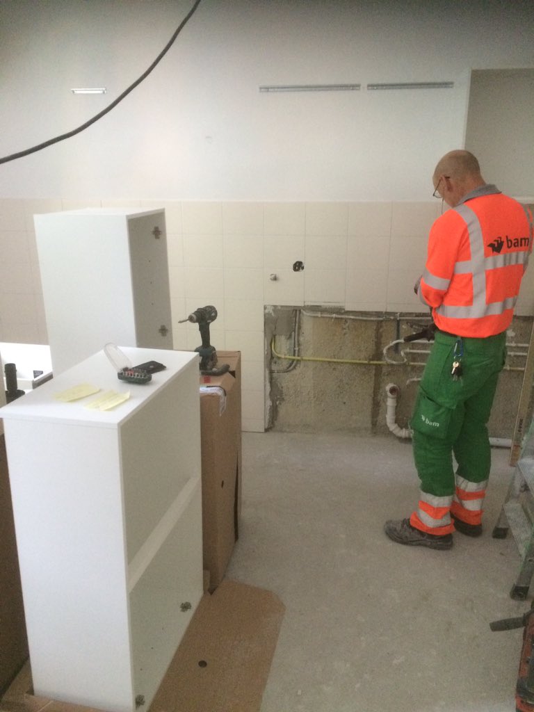 Ferd_Rooymans's tweet photo. Vandaag de laatste keuken van project 198 app groot onderhoud gezet#Bam#Sweelicnklaan https://t.co/DpZDvYFWce