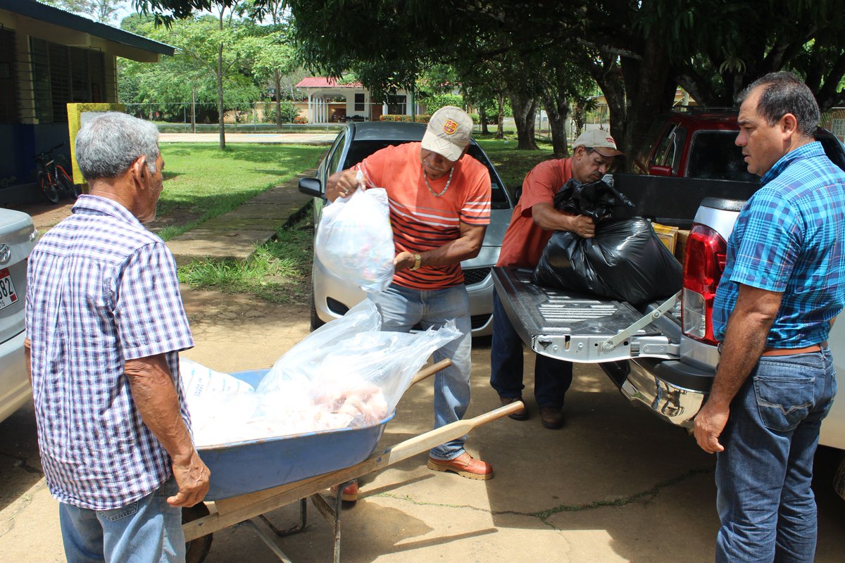 municriodejesus's tweet photo. Municipalidad Hace entrega de alimentos y golosinas para festejar el día del niño (a)  en todo el Distrito. https://t.co/n3gCKCvZGa