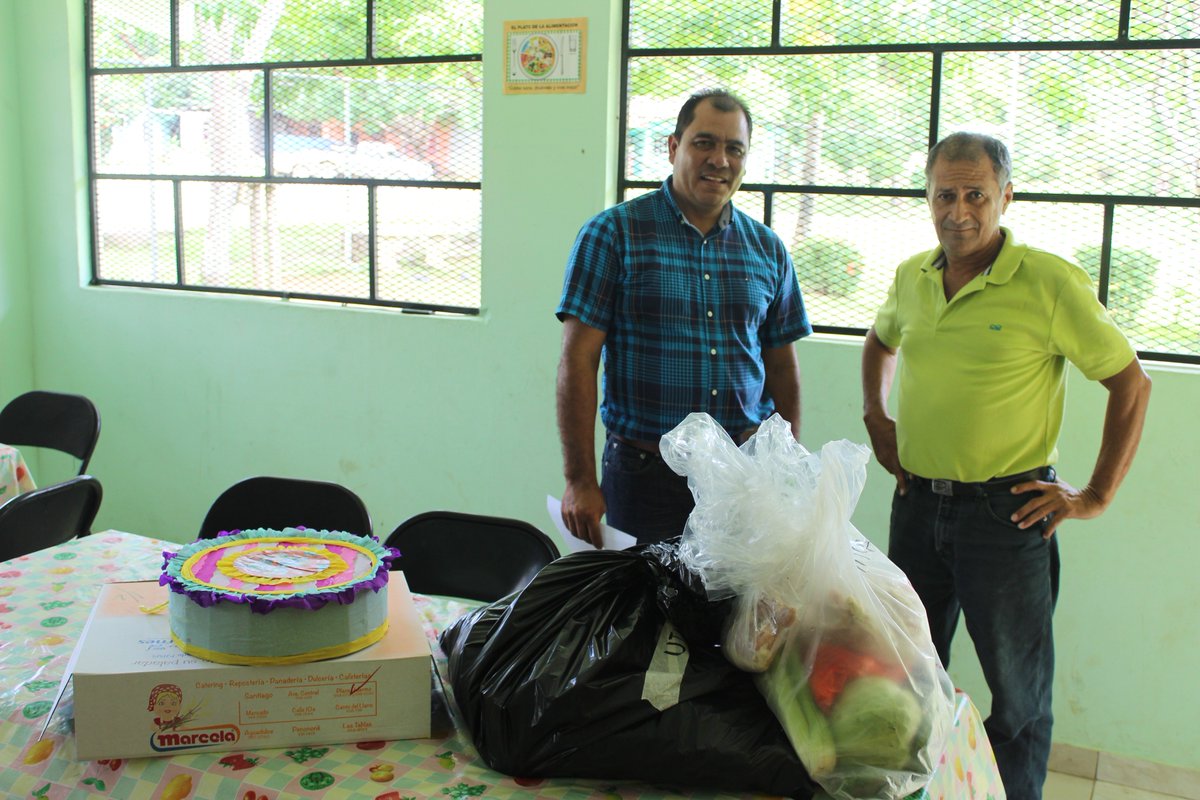 municriodejesus's tweet photo. Municipalidad Hace entrega de alimentos y golosinas para festejar el día del niño (a)  en todo el Distrito. https://t.co/n3gCKCvZGa