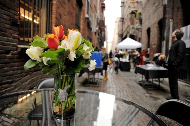 CityLab's tweet image. Once blighted and overlooked, America's alleys are becoming community hotspots trib.al/ie1Wa2P