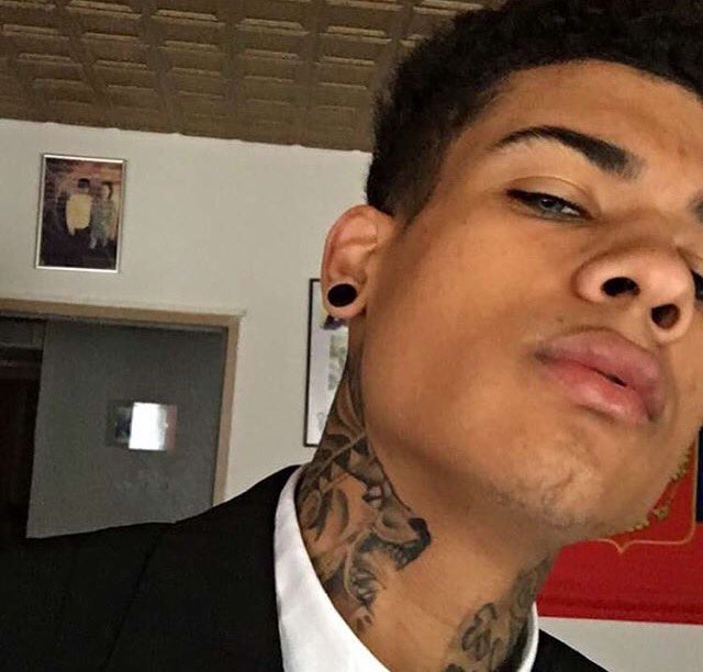 Why do people end up falling for their exs.. They are in the past for a reason.. 😅