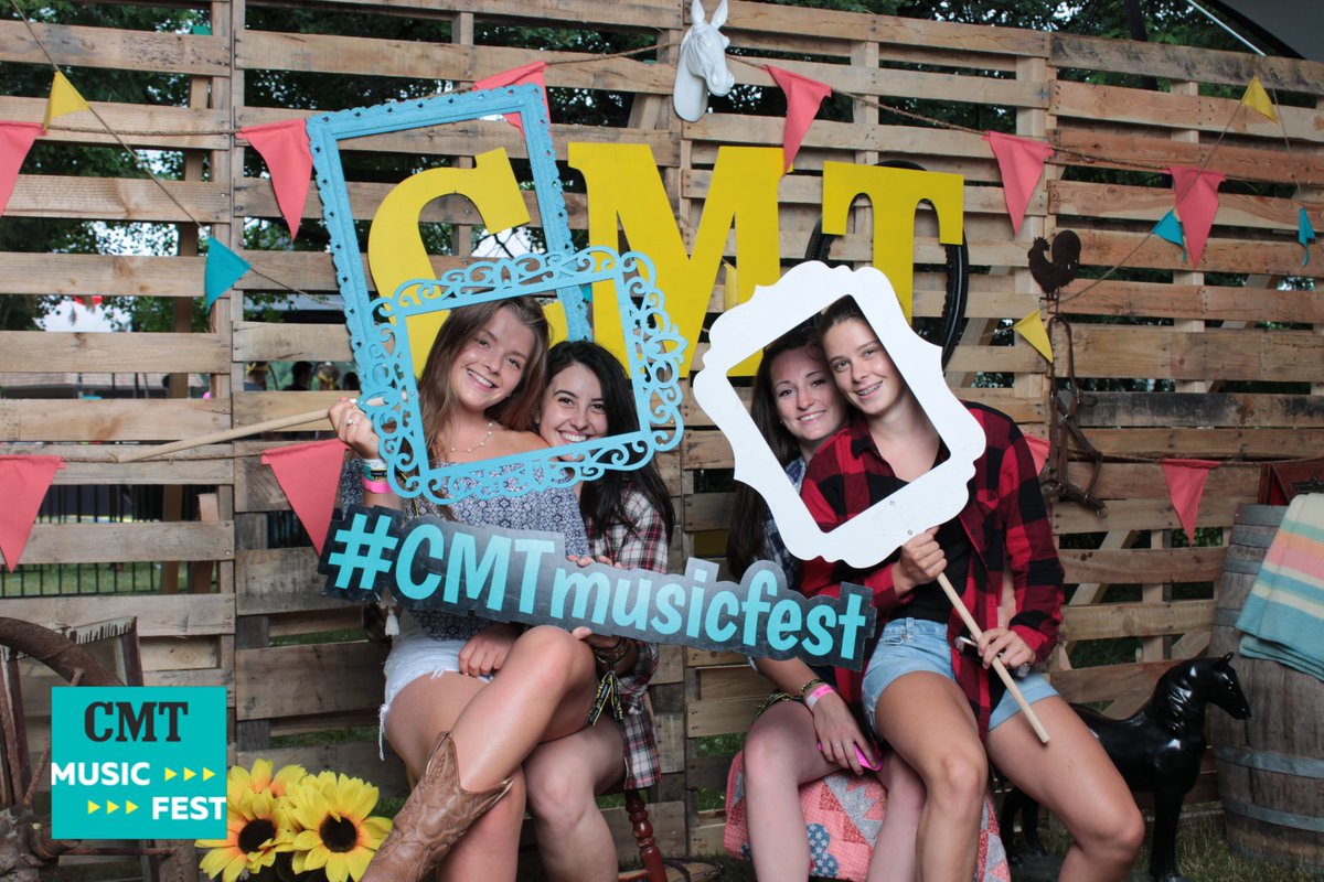 CMTMusicFest's tweet photo. Saturday photos from the @CMTCanada Photo Booth are up! Find your photo: https://t.co/HCzdA1ei1Y  #CMTMusicFest https://t.co/4OivZQbzrr
