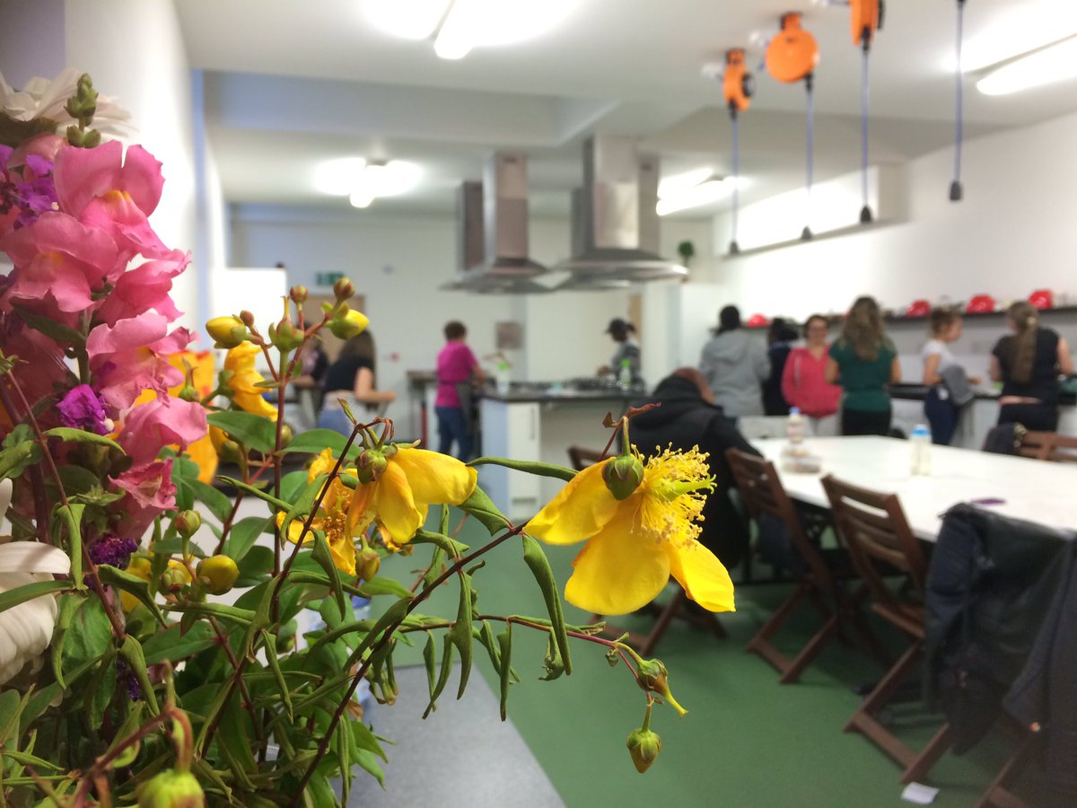 HLPCroydon's tweet photo. Fabulous final session @GoodFoodMatters with 7/8 young people from the local area.

An amazing project &amp; great food! https://t.co/x95QSiCHNe