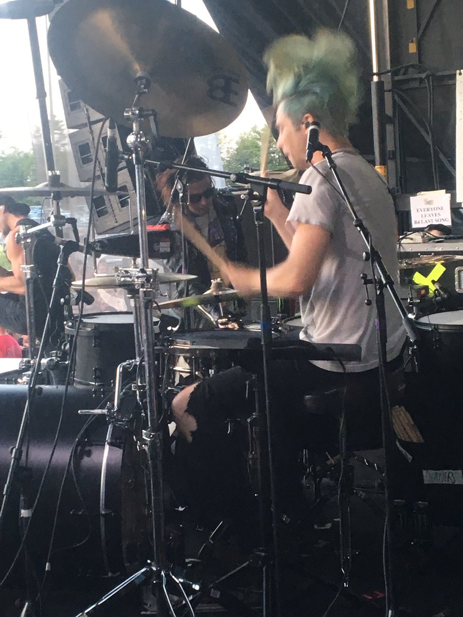 ForEveryNox's tweet photo. @ryanseaman , your hair was amazing last , as was everything else! Thank you and @VansWarpedTour for an awesome time https://t.co/KKrP7UFfGy