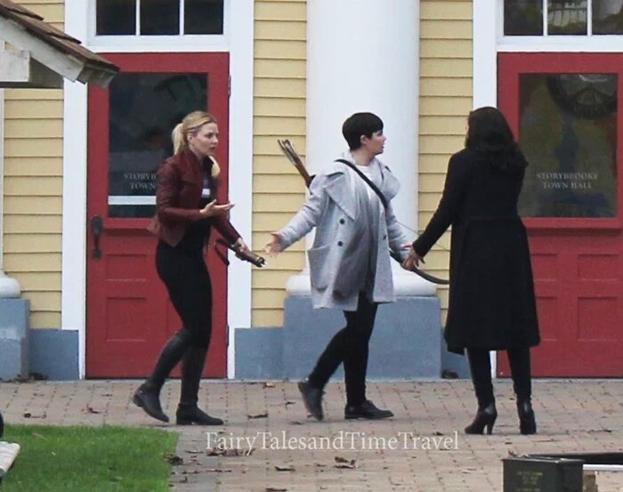 LanasProposer's tweet photo. Yo Emma looks worried about Regina https://t.co/NjzO8RyotE