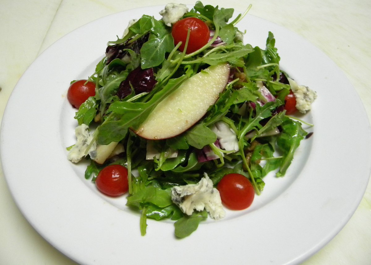 BowerySt's tweet image. Bitter #Greens #Radicchio #Arugula #Apple #Gorgonzola #CandiedWalnuts delicious market greens at #DelanceyHollywood