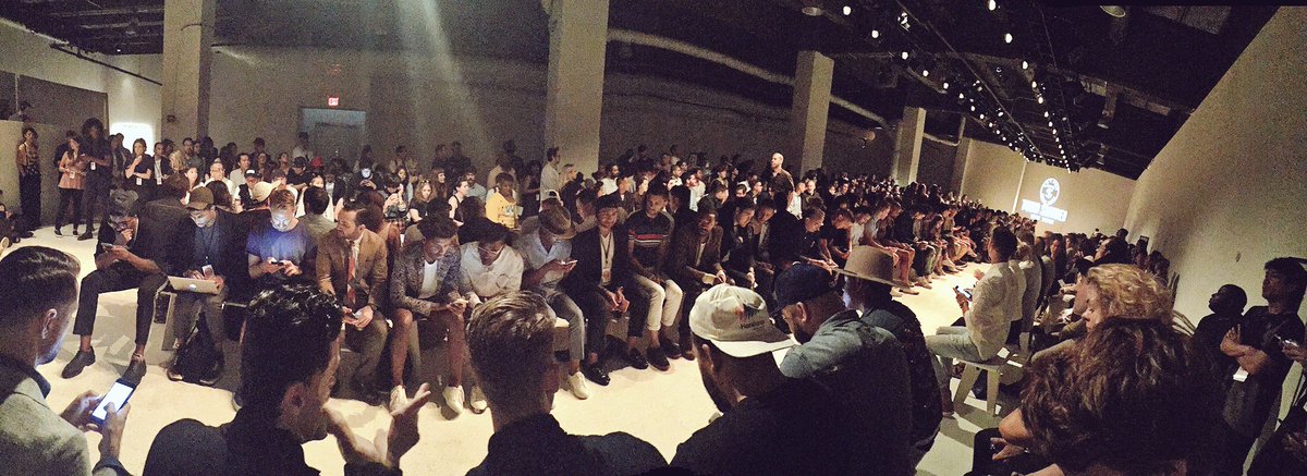 UrbanDaddy's tweet image. Never an empty seat for @ToddSnyderNY #nyfwm #nyfw #nyc #menswear @CFDA