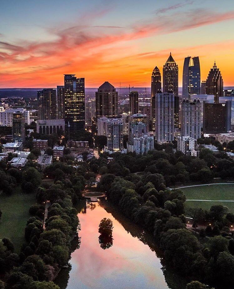 GeorgiaPics's tweet photo. When the sun sets, Atlanta's skyline turns to gold. https://t.co/a38qbaDFAB