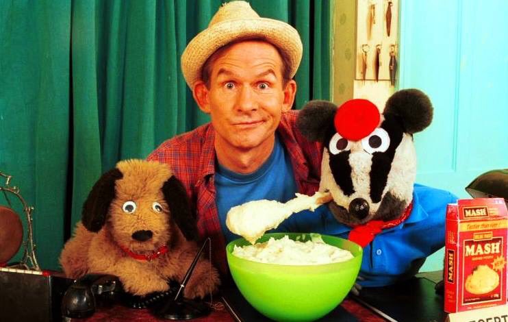 CBeebiesHQ's tweet image. Just when you thought you safe... 

#CBeebiesEarWorm

🎤 Everywhere he goes, Bodger always knows...🎧

You're welcome