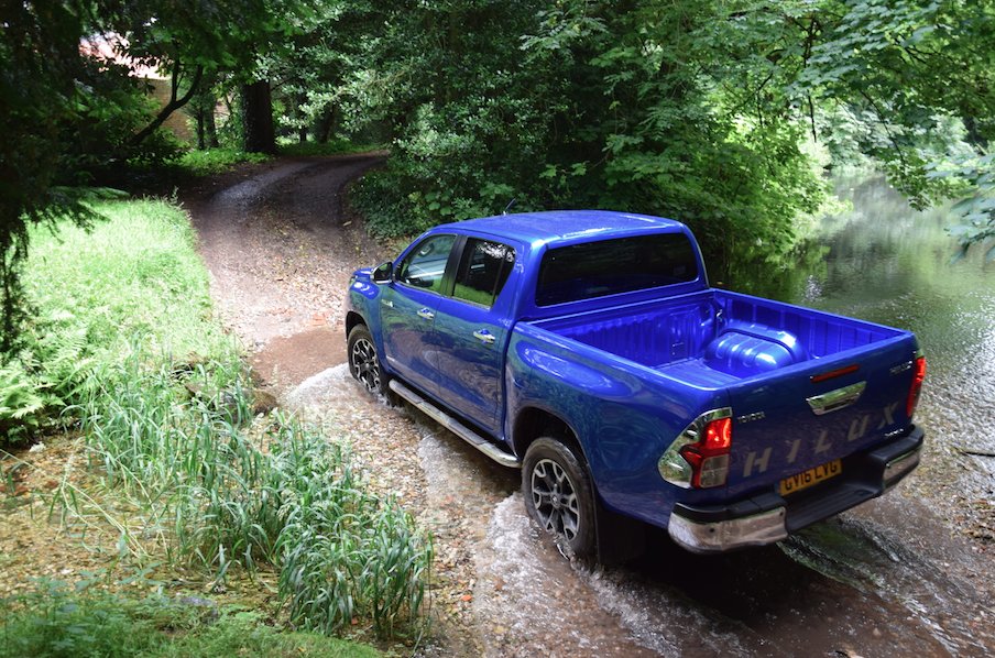 ToyotaUK's tweet image. That's all from your Toyota GB social team tonight. Here's new Hilux off-roading! We're back tomorrow from 7am. ^ST