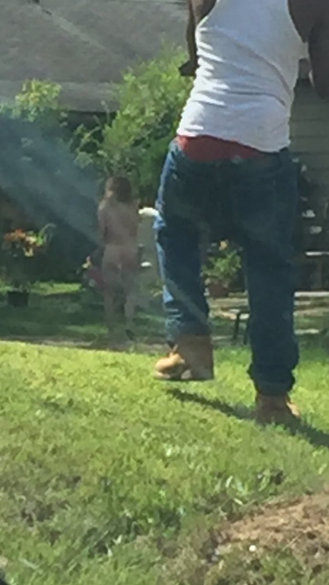 Deion_TheKing's tweet photo. Naked man in da bottom 😂💀 #onlyinjackson https://t.co/anqJJxLgBe
