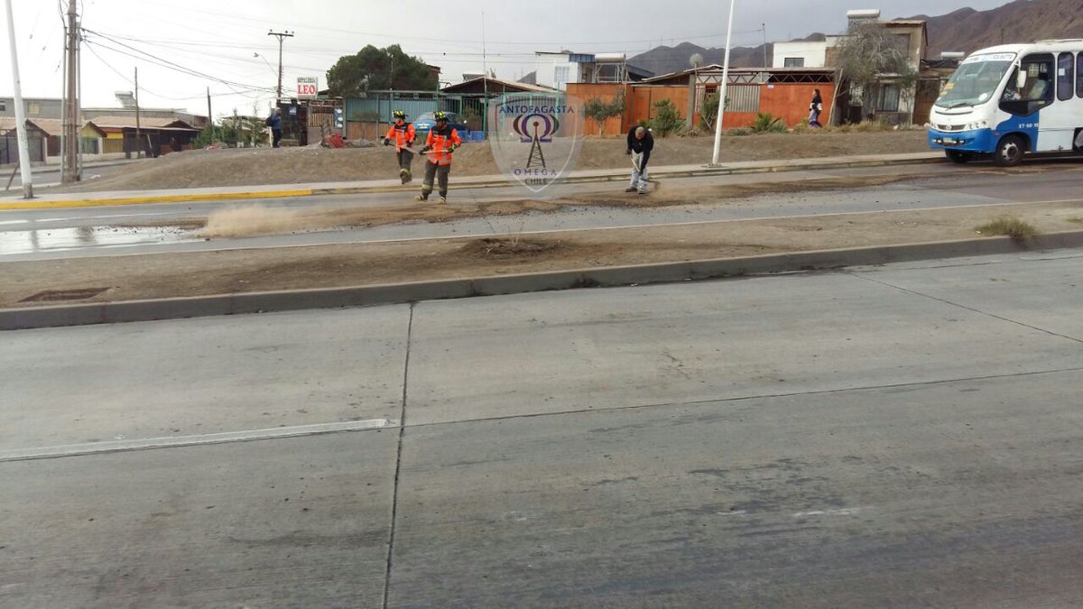 OMEGA_Antof's tweet image. #Antofagasta imagenes gentileza Omega_13 del accidente en Av. Salvador Allende con Padre Hurtado