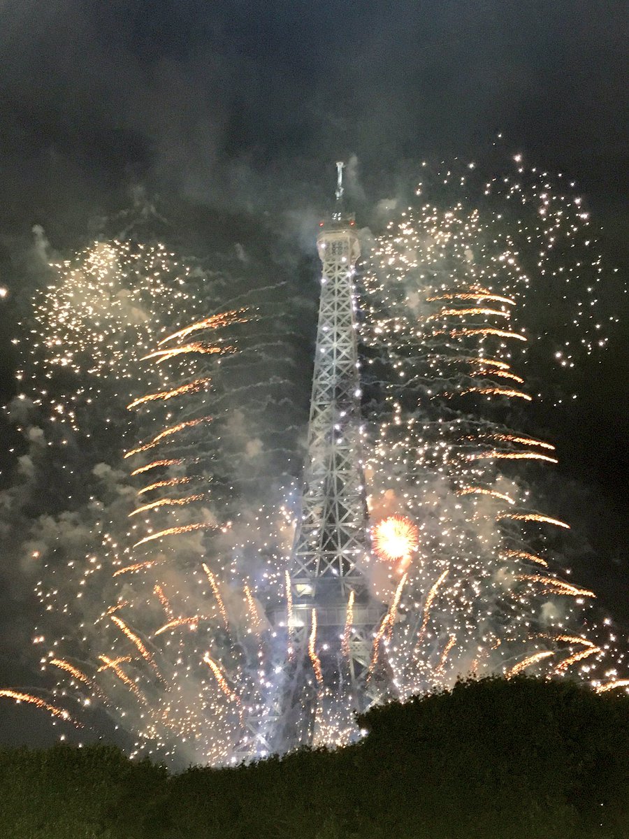 ConcertdeParis's tweet image. #Merci pour ce moment #concertdeparis #feudartifice #fetenationale #magique