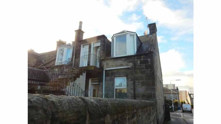 LocationScot's tweet image. Traditional upper flat in popular residential area of #Dunfermline for sale. locationlocation.scot/property/for-s…