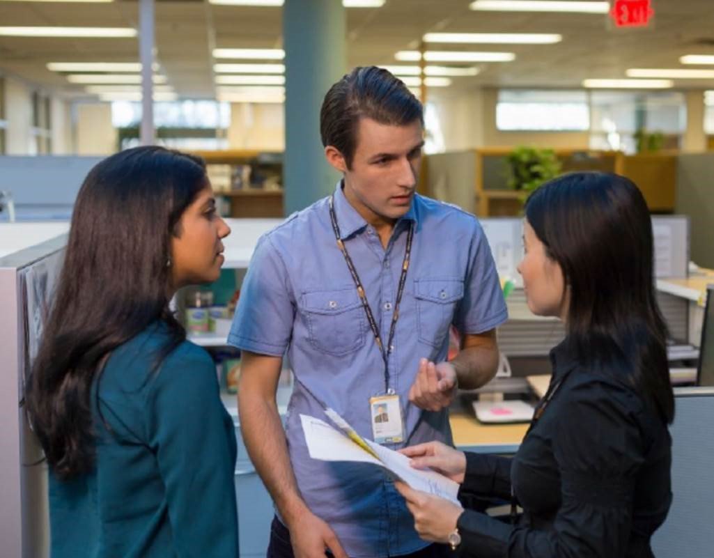 WorkSafeBC's tweet image. Starting your first job soon? Ask the right questions to stay safe at work: ow.ly/s1sa302fHUC