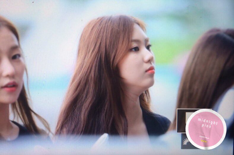 [PICTURE] Eunbin at the airport heading to Japan on 7/15. #CLC #씨엘씨 (Cr. Midnight Pink)