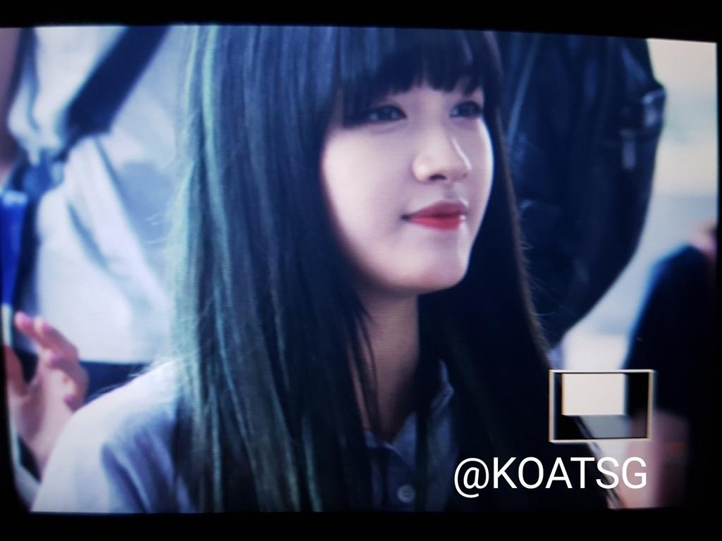 CLCSTORY's tweet photo. [PICTURE] Seunghee, Seungyeon, and Elkie at the airport heading to Japan on 7/15. #CLC #씨엘씨 (Cr. Koatsg) https://t.co/ZER0wrR0QV