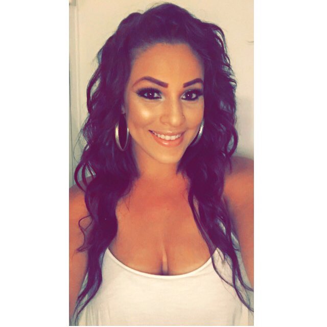 makeupbymisslys's tweet photo. Girls night out #ThirstyThursday #GirlsNight #CurlyHairDontCare 🦁🍻💓 https://t.co/XaVWmFLrsp