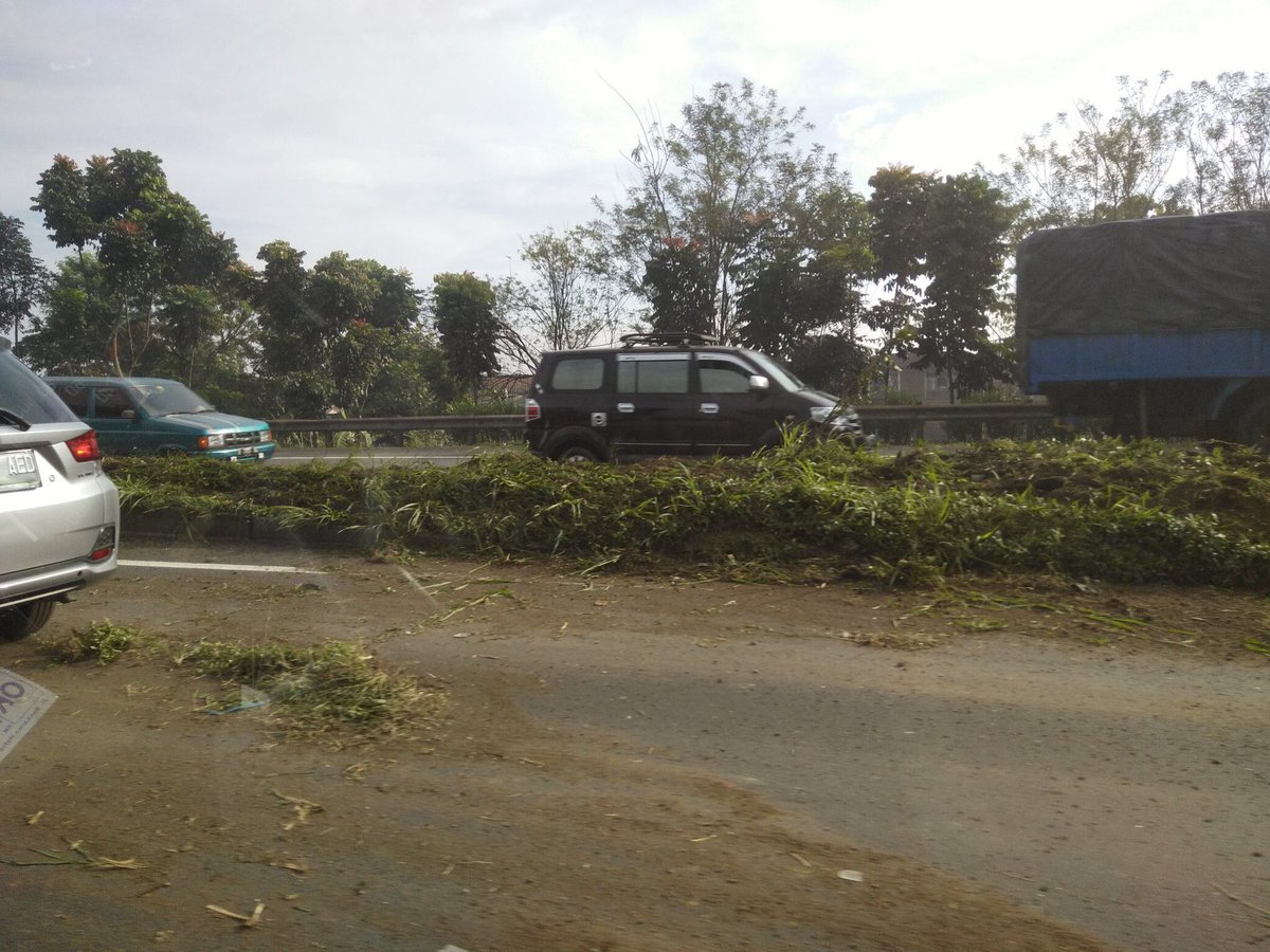 infobdg's tweet photo. #lalinBDG 9.47 : Hati2, tol purbaleunyi km 144 dari arah Cileunyi | @aakhurnia https://t.co/pydxBmwPYt