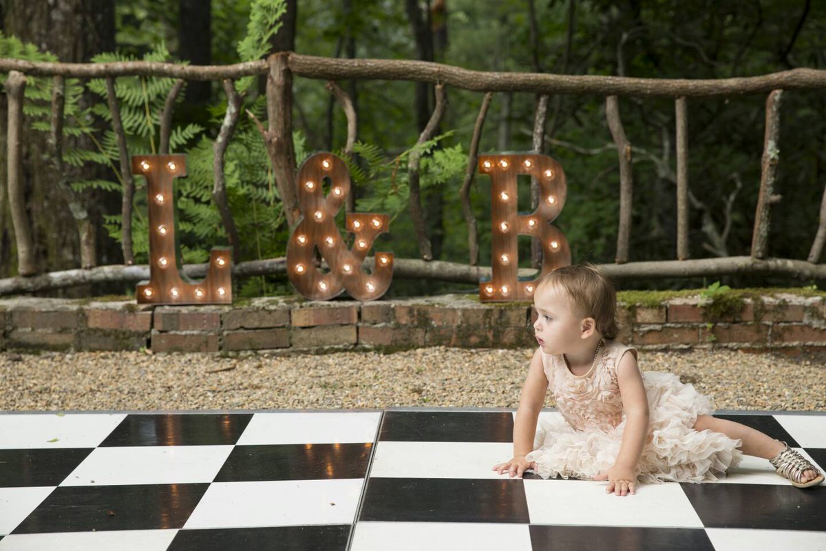 willow_falls's tweet image. Adorable moment at one of our summer weddings! #WillowFallsWeddings @willow_falls_weddings #summerwedding #babygirl