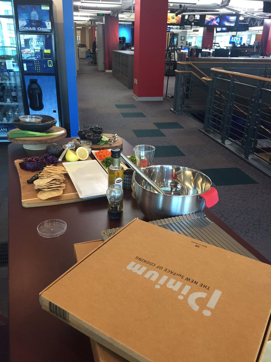 ChefMartinLopez's tweet image. We are prepped and ready to go @komonews with the @Biteofseattle  taking a #BiteintoSummer @iPinium