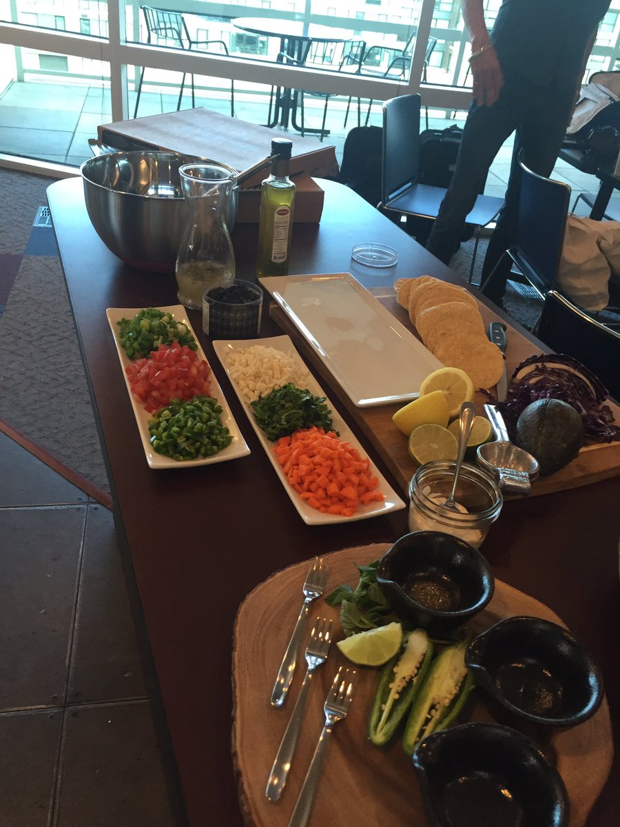 ChefMartinLopez's tweet image. We are prepped and ready to go @komonews with the @Biteofseattle  taking a #BiteintoSummer @iPinium