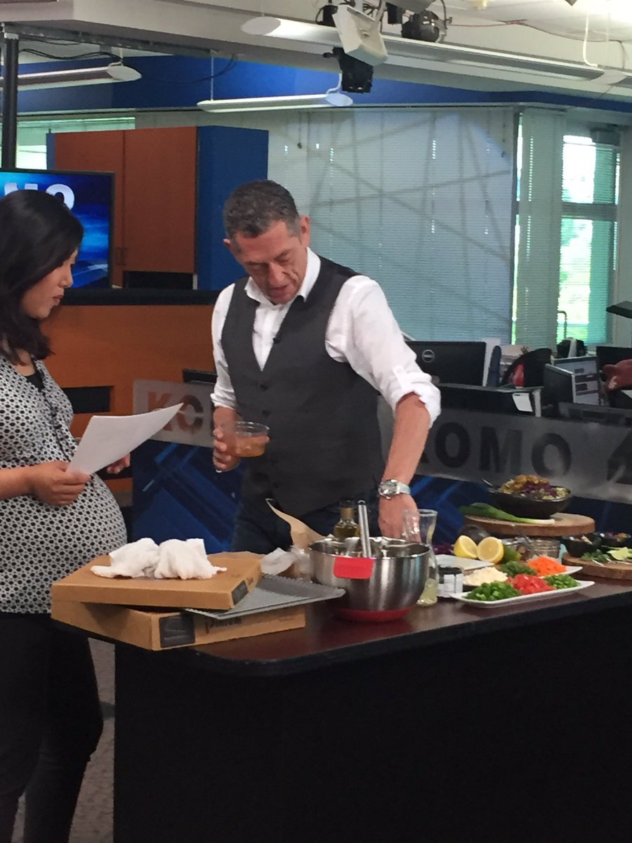 ChefMartinLopez's tweet image. We are prepped and ready to go @komonews with the @Biteofseattle  taking a #BiteintoSummer @iPinium