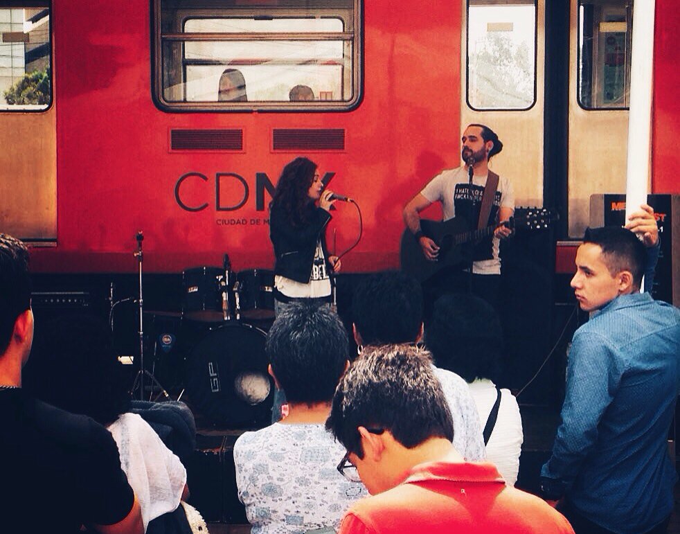 ErikaAlbero's tweet photo. Hoy hemos vuelto a llevar nuestra música al metro de #cdmx 🎶🎶🎶🎶🎶🚋🚋 #EnLasiguienteEstacionTour https://t.co/R6W9HlpO7r