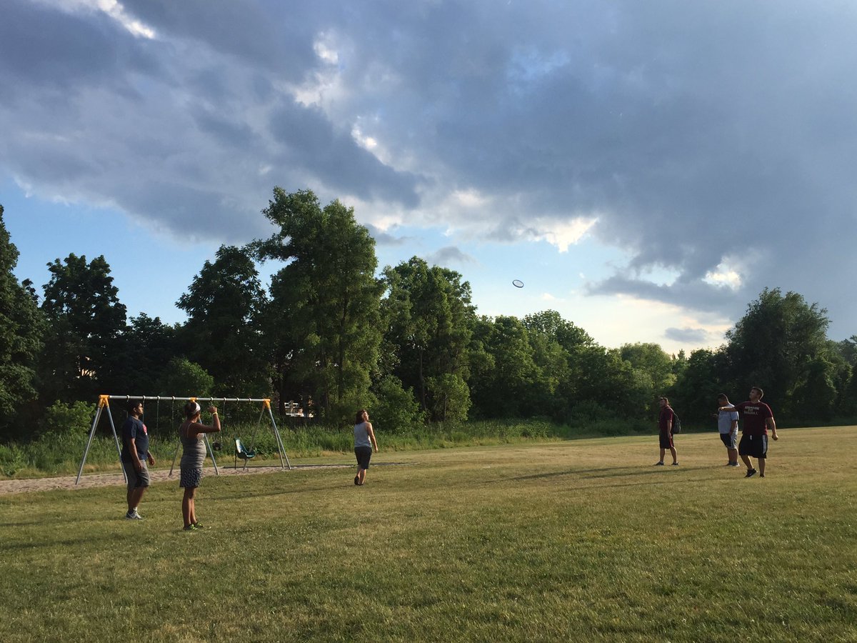 randiminaker's tweet photo. @nbteens #ultimatefrisbee game #youthled @nburlinkton @ONTrillium @ComDevHalton https://t.co/p4TbF4qc8m