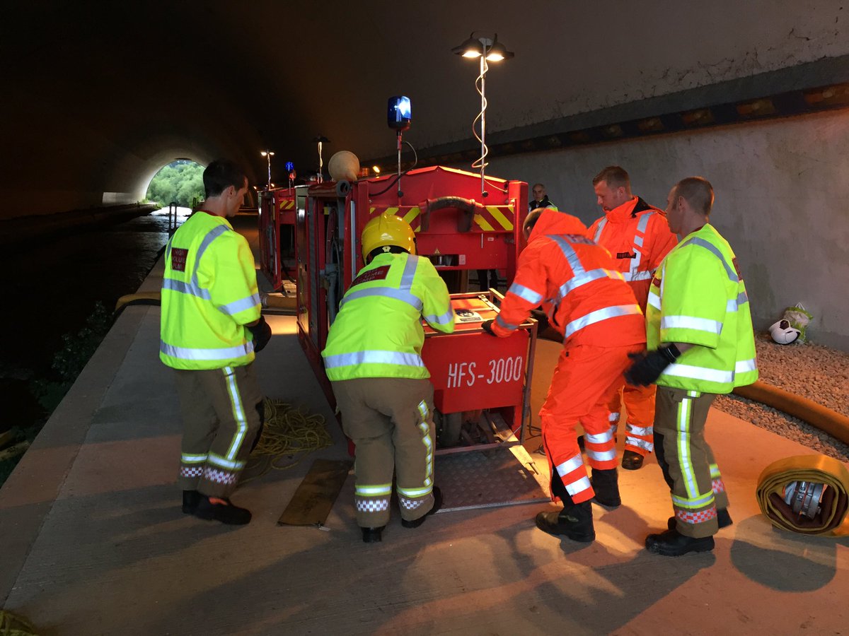 Working with <a href="/RBFRSofficial/">Royal Berkshire Fire and Rescue Service</a>  High volume pumping under Manchester airport runway <a href="/granthamfire/">Grantham Fire Station</a> <a href="/LincsFireRescue/">Lincolnshire Fire and Rescue</a>