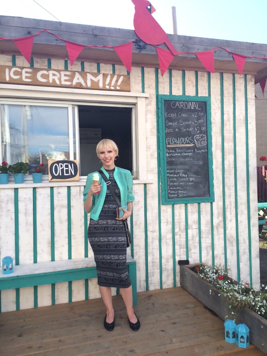 We are open until 10 pm! All the finest folks get their ice cream here!