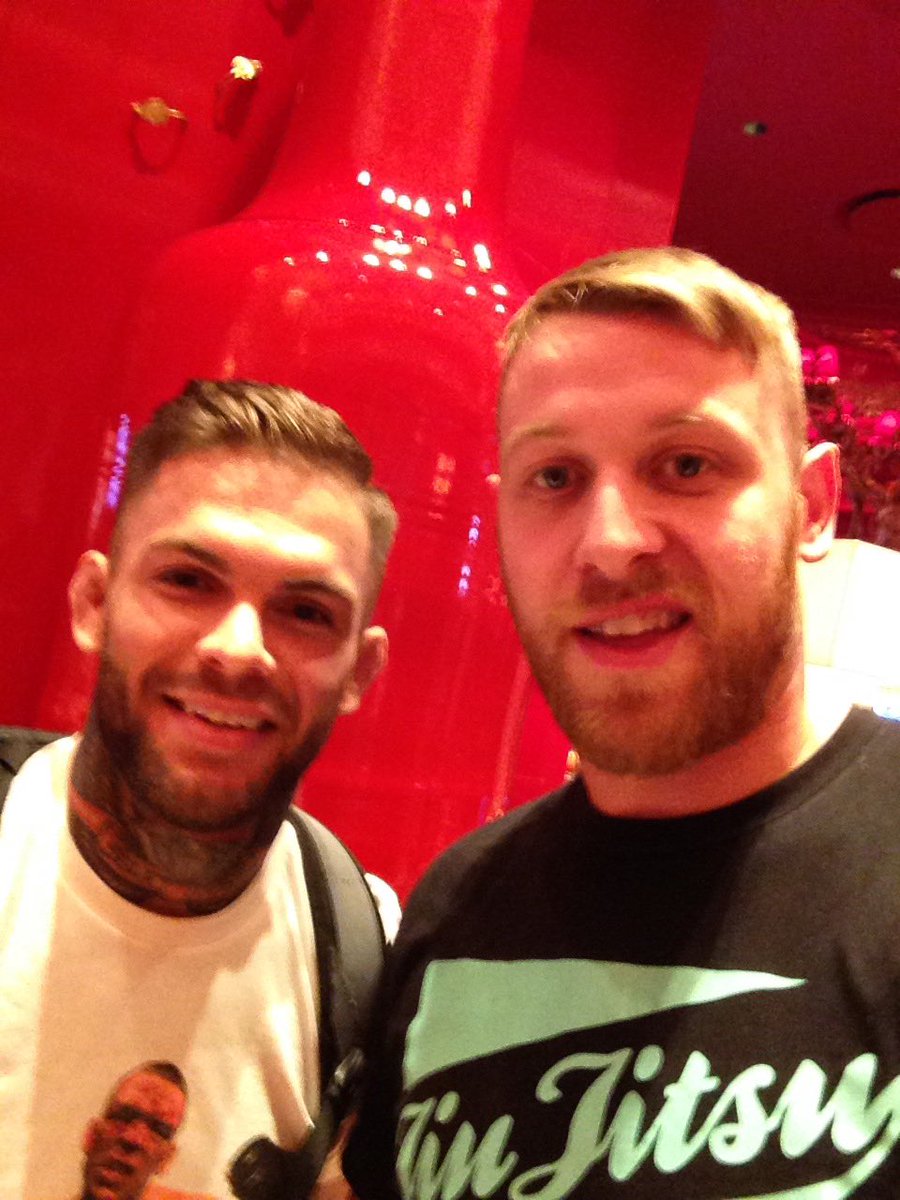 RossOShaughnesy's tweet photo. Thanks @Cody_Nolove for stopping in the hotel to take a quick photo #UFC200 https://t.co/fEleolGDIg