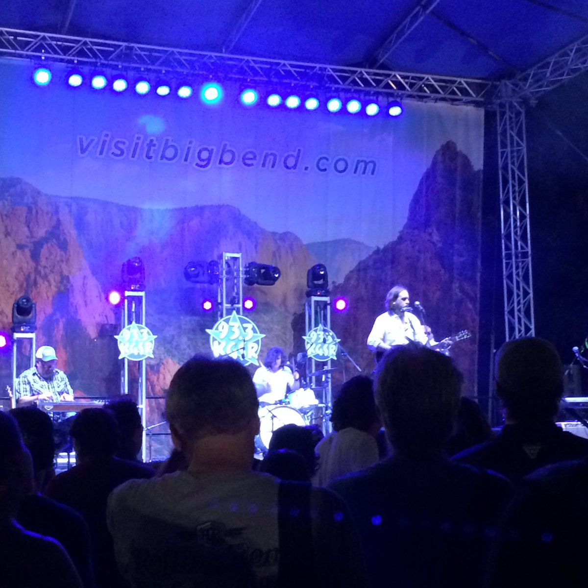 InfoAlluring's tweet photo. Last night was a blast! #Bluesonthegreen #Austin https://t.co/D4fSend0DE