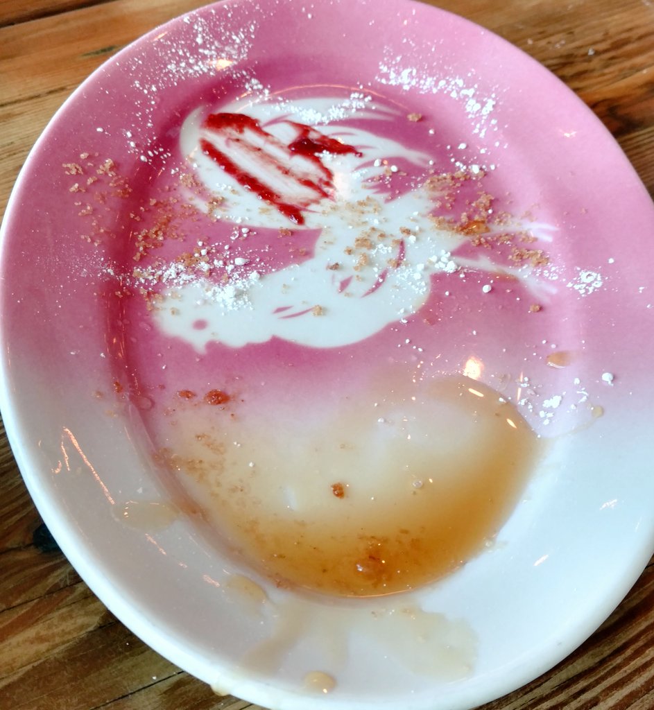 st_bae's tweet photo. Definitely did not need a to go box. @PipsOriginal #birthdaydonuts #pipsdonuts https://t.co/DzbV2z8tnL