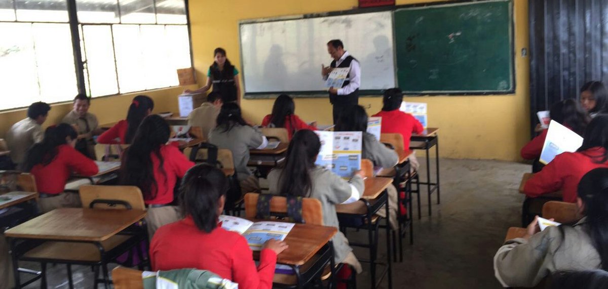 ABCDemocraciaEC's tweet photo. Estudiantes de la U.E. Provincia de #Chimborazo de #Pallatanga recibieron #CapacitaciónABC @CNECHIMBORAZO https://t.co/LIw7BcRpHL